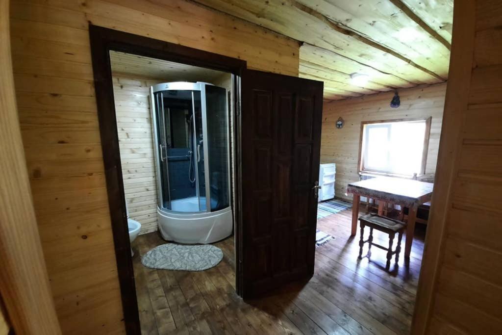 Сімейний Номер 1 Садиба У Ані Synevyrsʼka Polyana Esterno foto